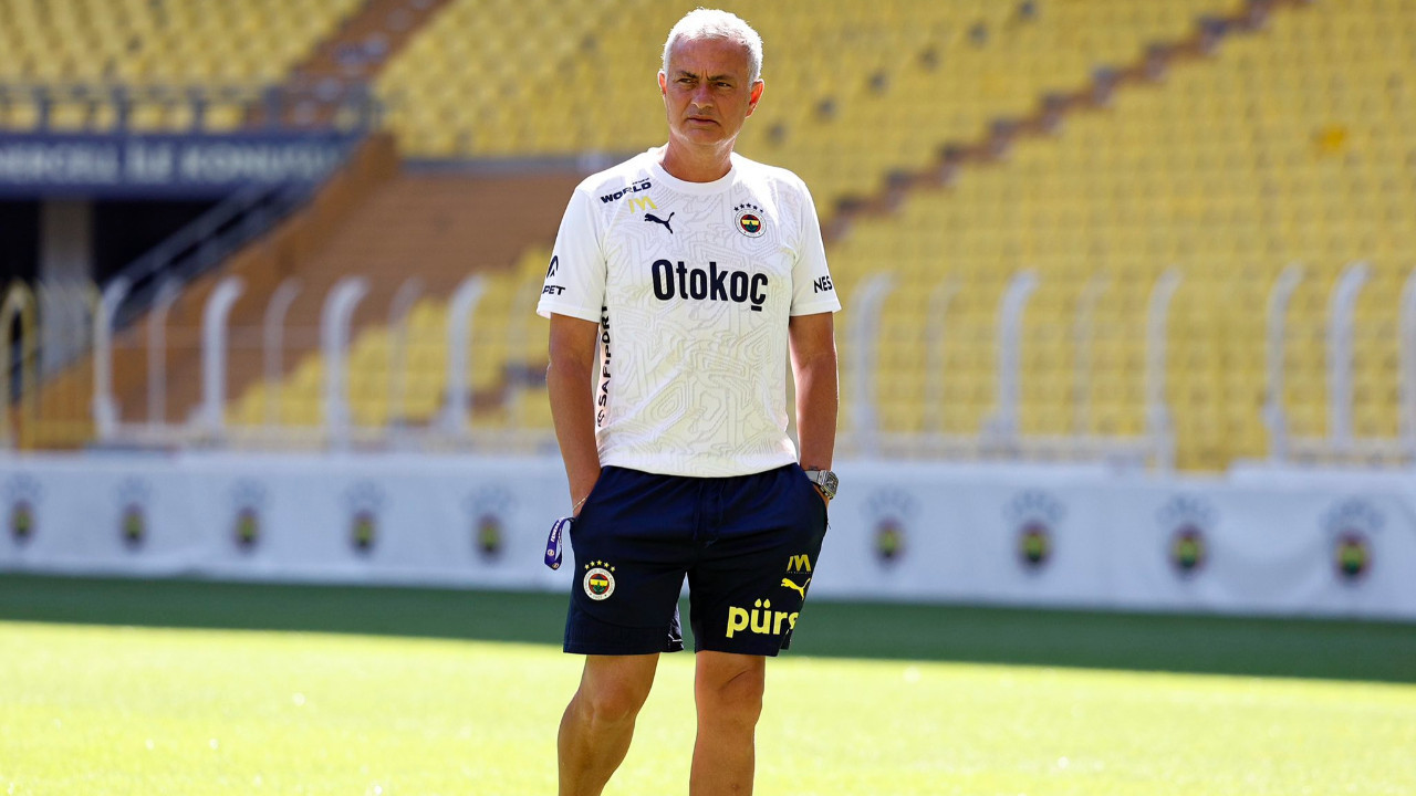 Jose Mourinho Can Bartu Tesisleri'nin çimlerinden çok rahatsız Jose Mourinho Can Bartu Tesisleri'nin çimlerinden çok rahatsız
