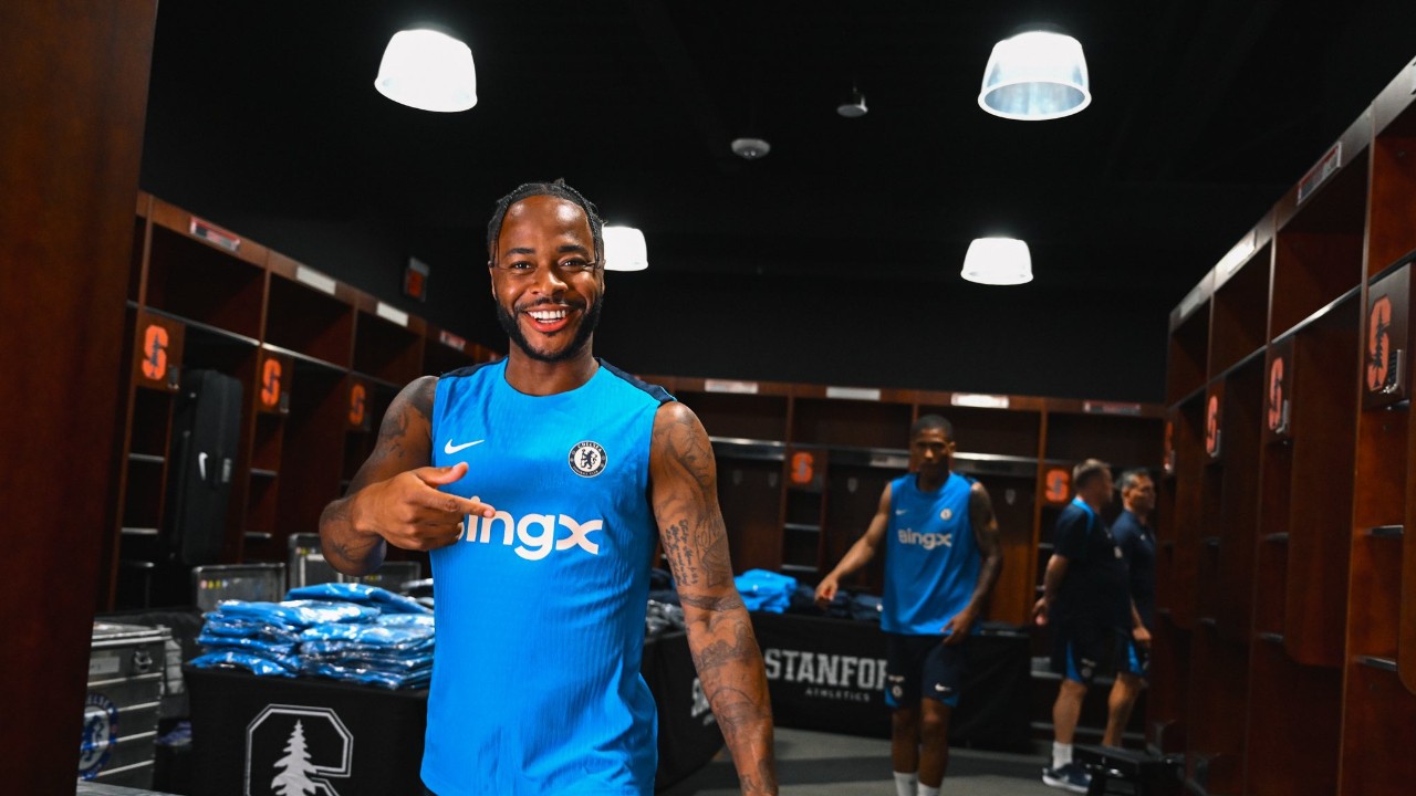 Fulham Sterling'le masaya oturdu