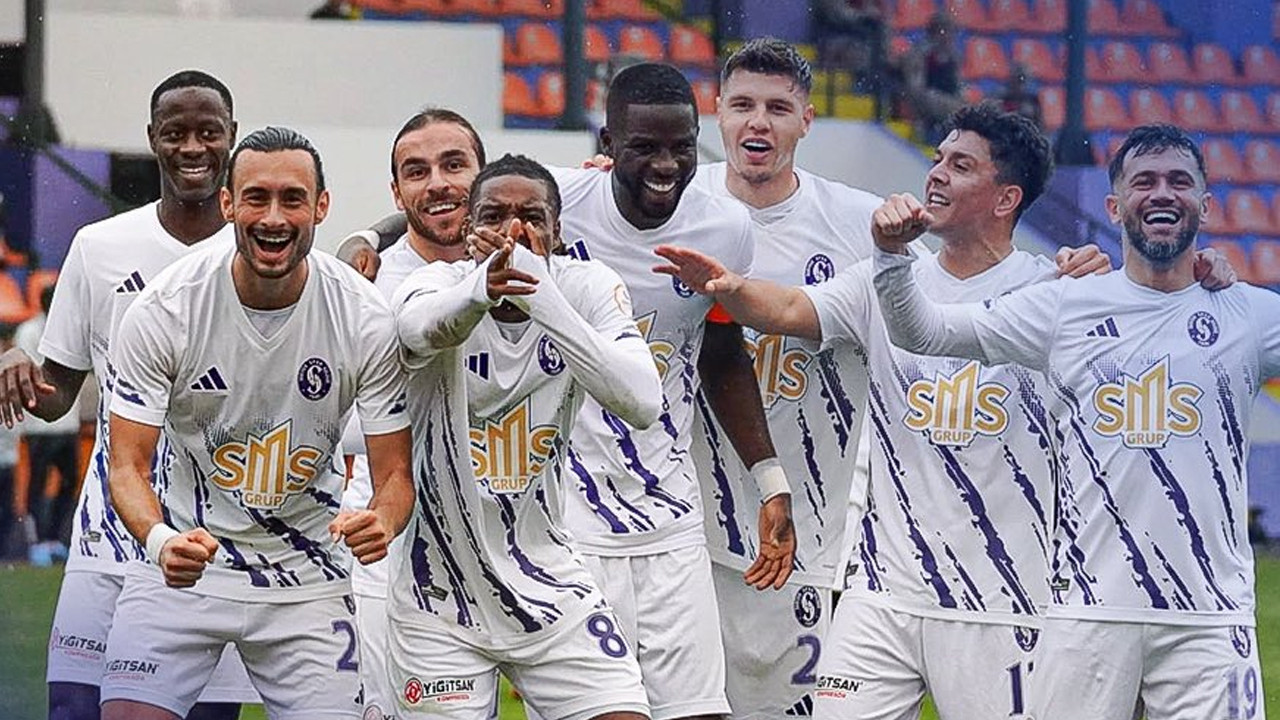 Servet Çetin, futbolcularını tebrik etti