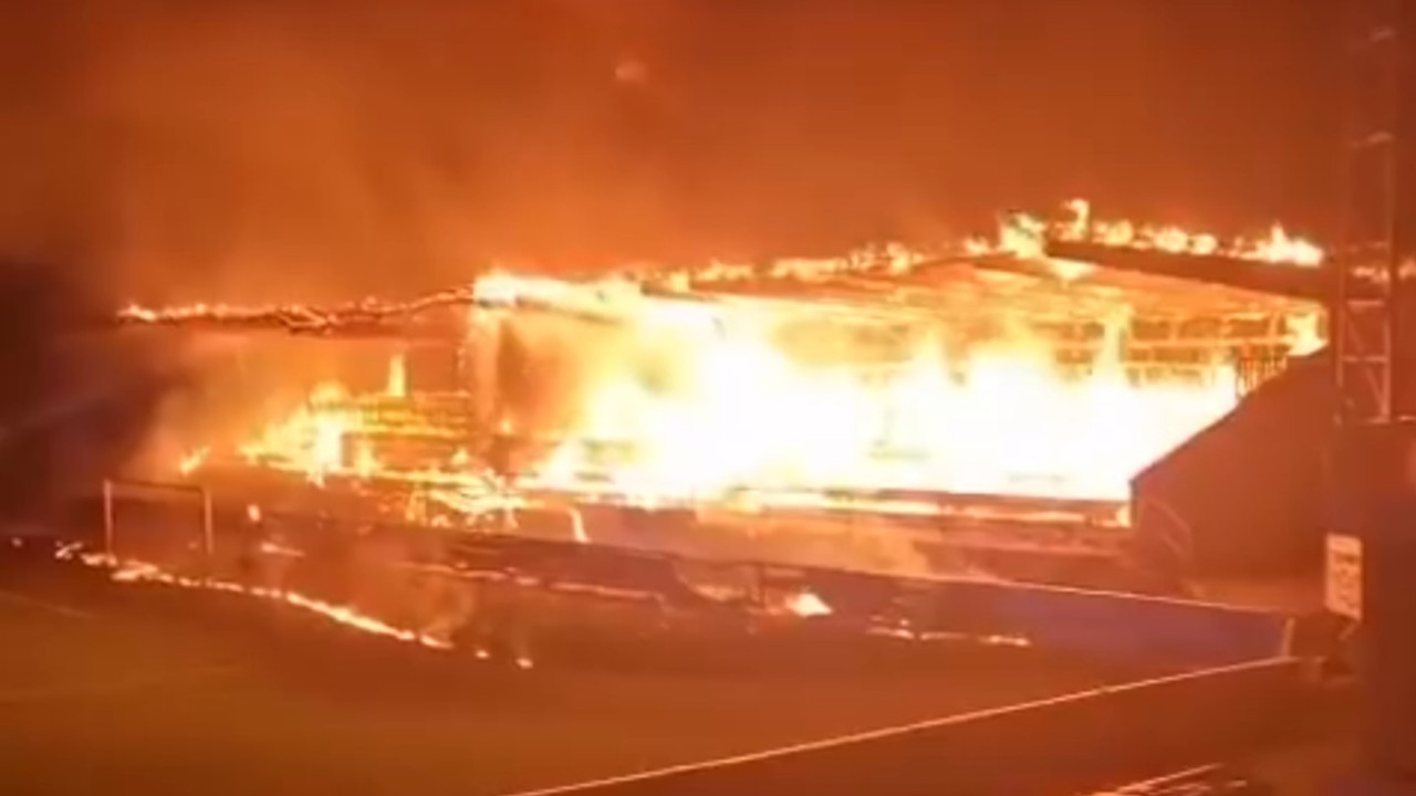 Takımları küme düşünce stadı yaktılar