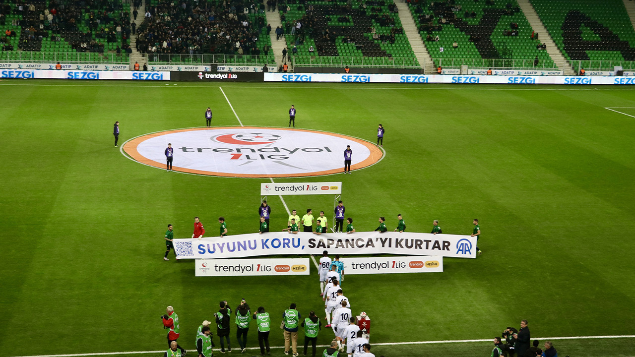 Sakaryaspor, "Suyunu Koru, Sapanca'yı Kurtar" pankartıyla maça çıktı