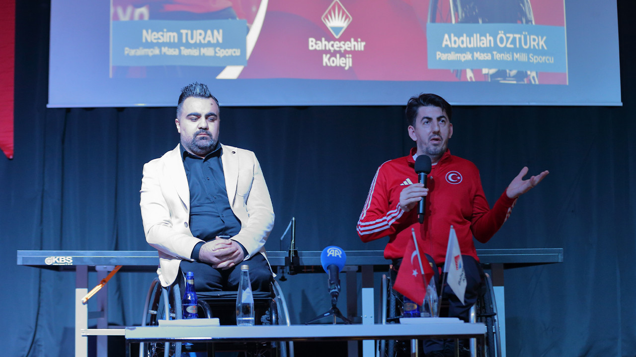 Milli para masa tenisçiler Abdullah Öztürk ve Nesim Turan, öğrencilerle buluştu