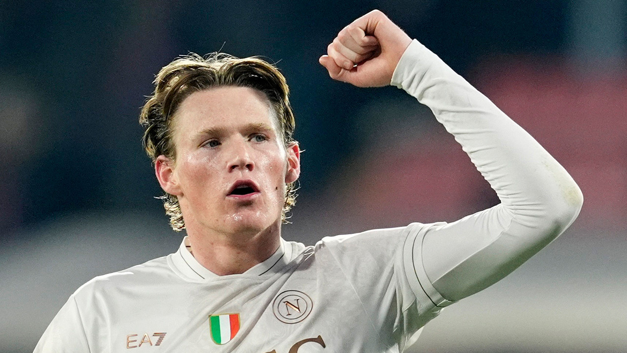 Manchester United yaka paça gönderdiği Scott McTominay'ı transfer etmek istiyor