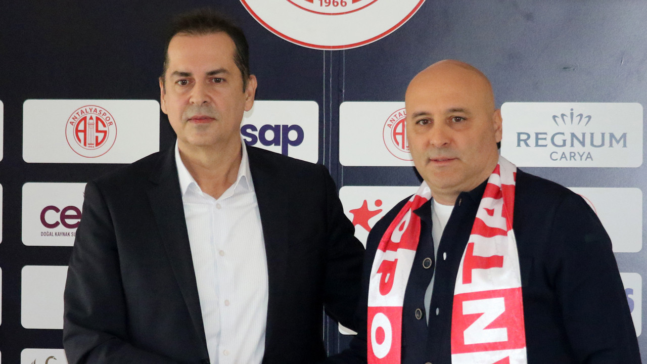 Antalyaspor'da Sami Uğurlu için imza töreni düzenlendi