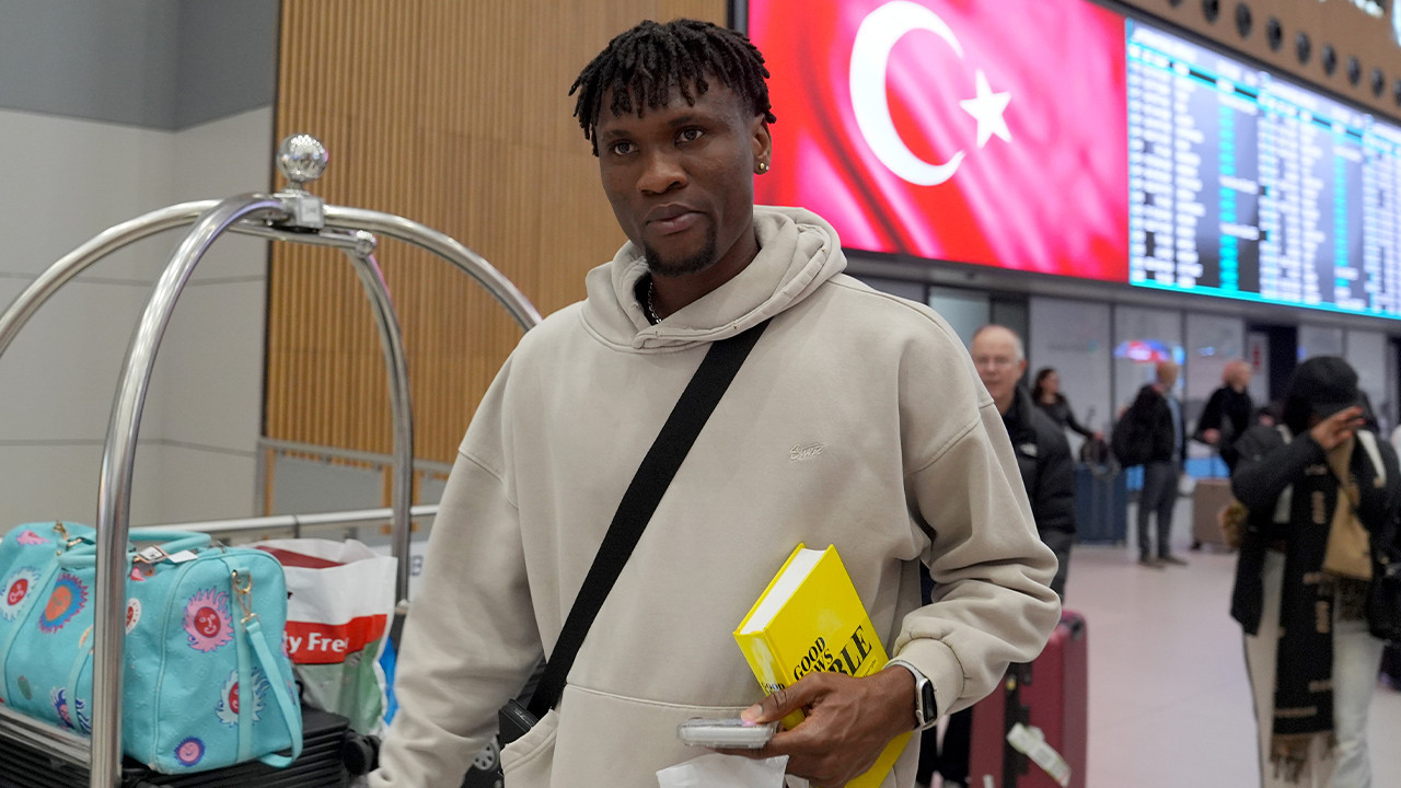 Trabzonspor’un yeni transferi Chibuike Nwaiwu İstanbul'a geldi
