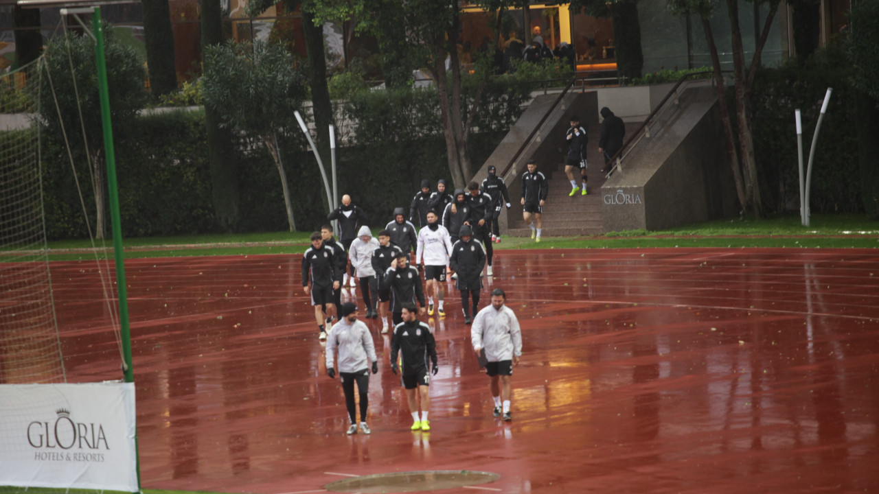 Beşiktaş, yoğun yağış ve rüzgar altında hazırlıklarına devam etti