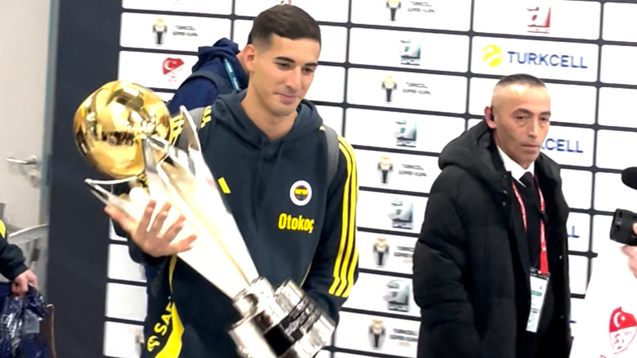 Mert Müldür, Süper Kupa'yı sırtladı