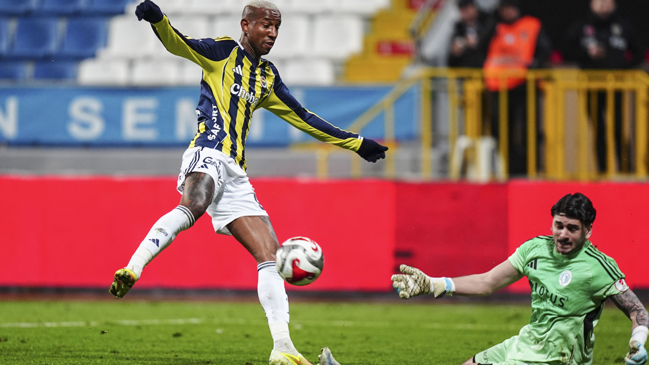 Mert Günok'tan Beytullah Buğra İpek'e forma jesti