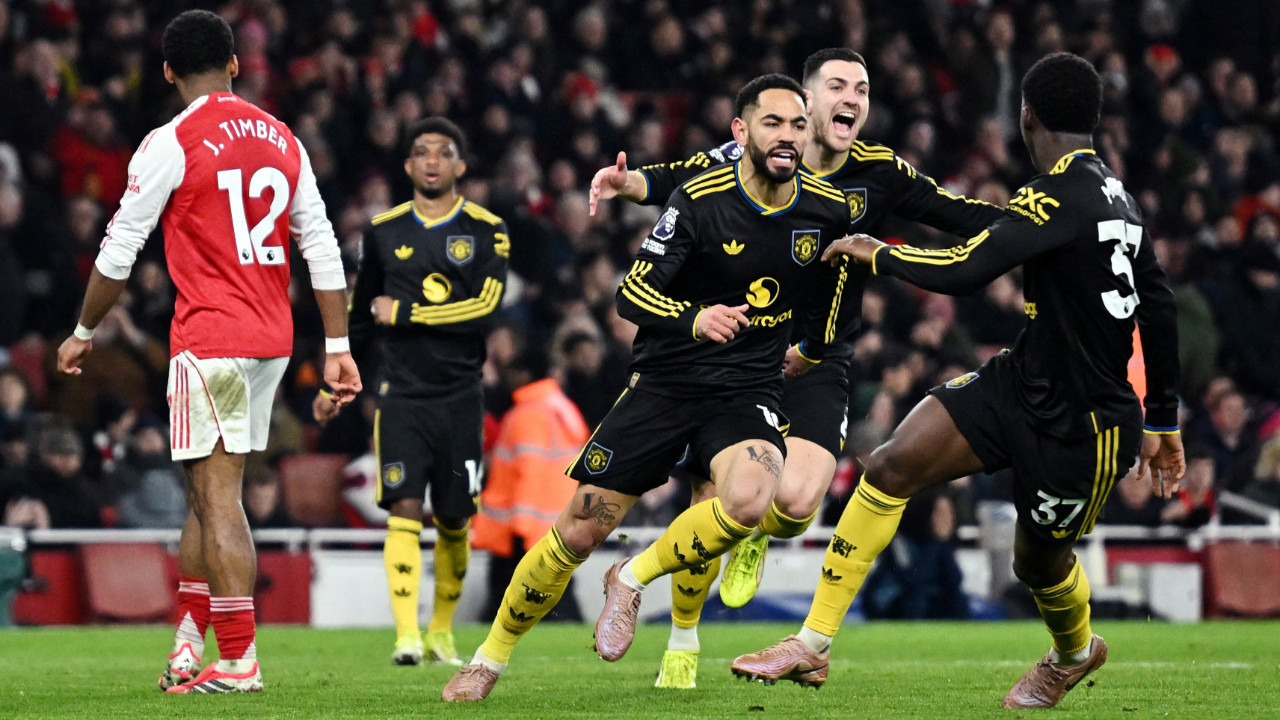 MAÇ SONUCU | Lider Arsenal'a sahasında Manchester United şoku!