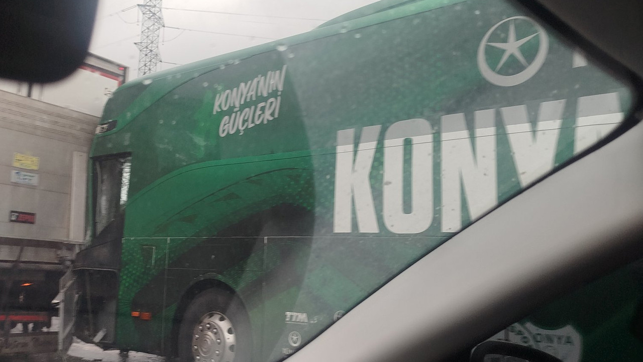 Konyaspor takım otobüsü İstanbul'da kaza yaptı! Otobüs şoförü ve 2 futbolcu yaralandı