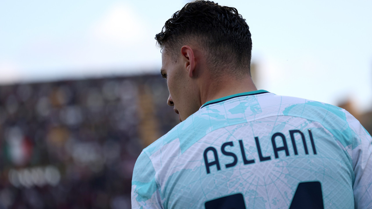 Kristjan Asllani Beşiktaş'a imza atmak için İstanbul'a geldi