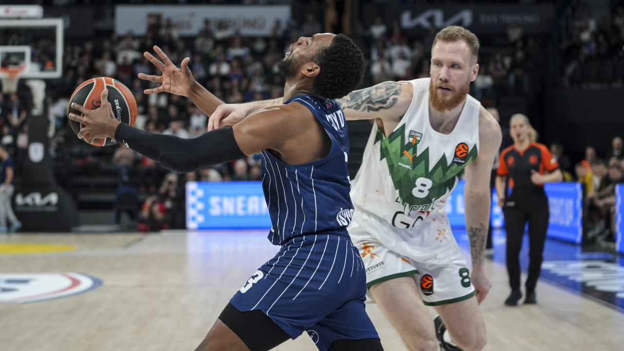 Anadolu Efes, evinde Zalgiris'e geçit vermedi: 92-82