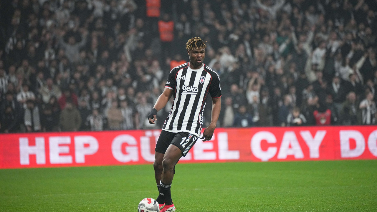 Beşiktaş'ın yeni transferi Agbadou'ya siyah beyazlı taraftarlardan tam not