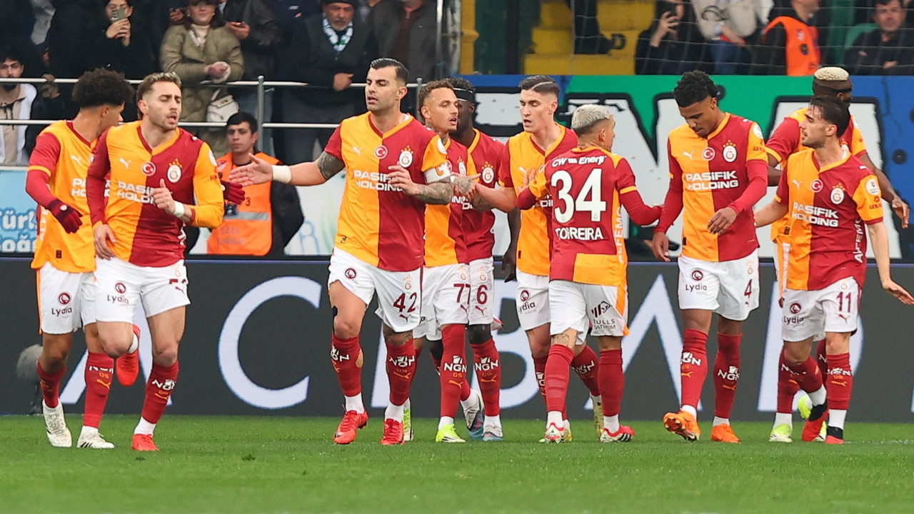 Noa Lang Dursun Özbek ve Okan Buruk'la böyle bir anlaşma yapmış! Özel fotoğrafçısını bile getirmiş