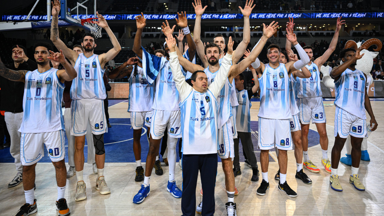 Türk Telekom galibiyetle bitirdi, çeyrek finale yükseldi: 79-62