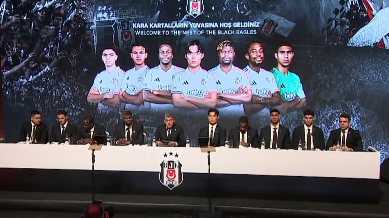 Beşiktaş yeni transferleri için imza töreni düzenliyor!