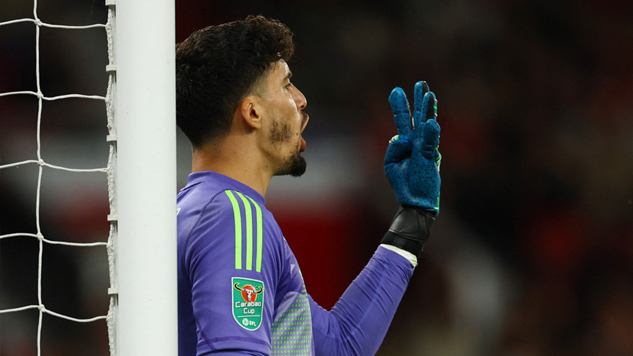 Altay Bayındır Beşiktaş forması giymek için maaşından bile vazgeçti!