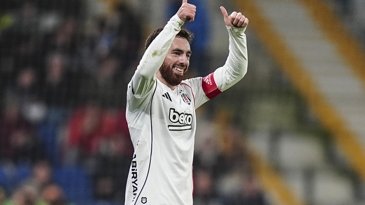 Orkun Kökçü: Bana da Van Persie ve Kuyt yardım etmişti!