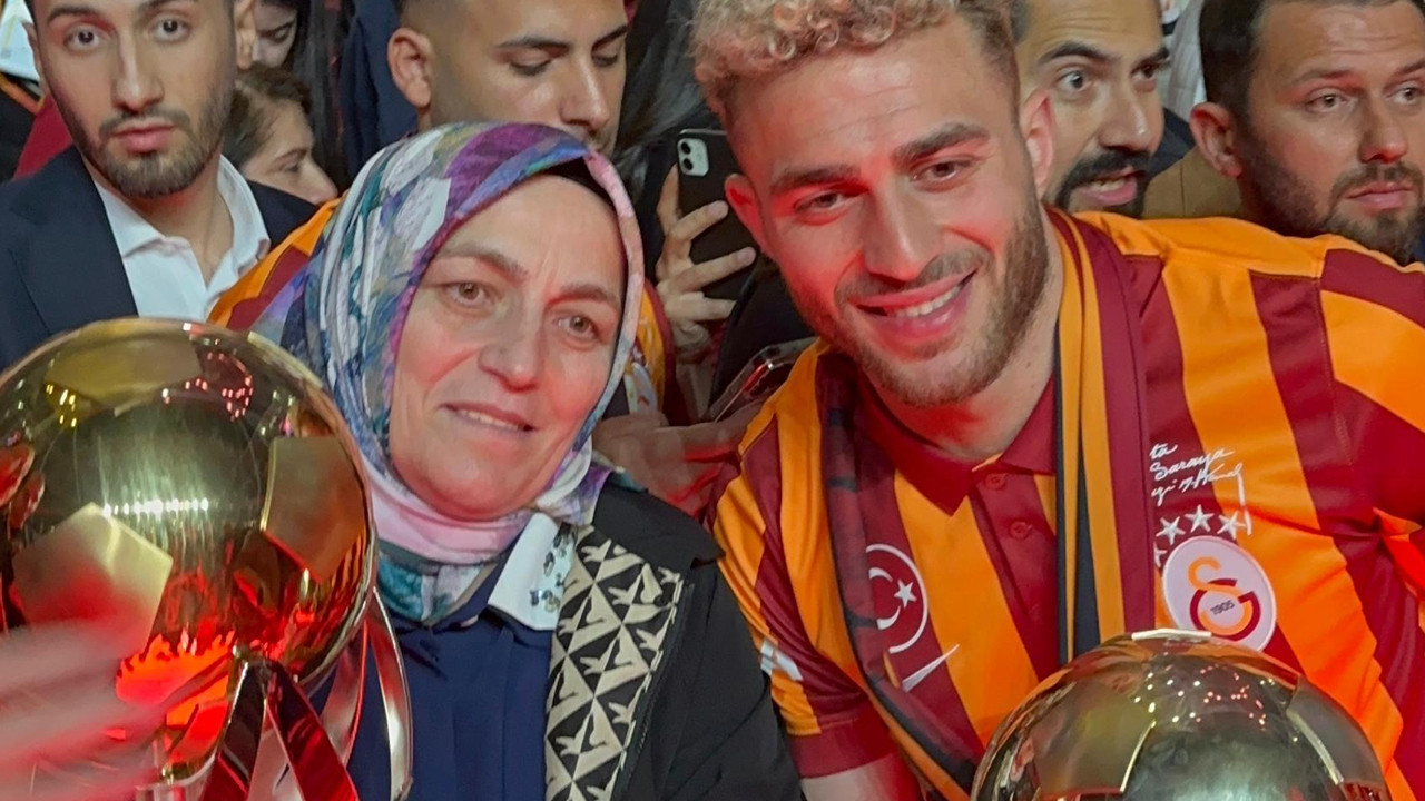 Galatasaray-Juventus'u 5-2 yendi Barış Alper Yılmaz'ın annesi tribünden selam yolladı