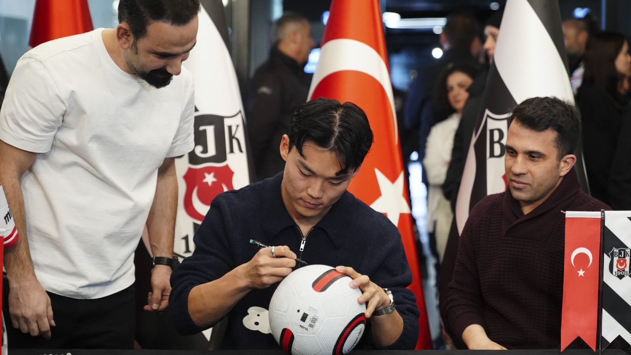 Beşiktaşlı Hyeon-gyu Oh, imza gününde taraftarlarla buluştu