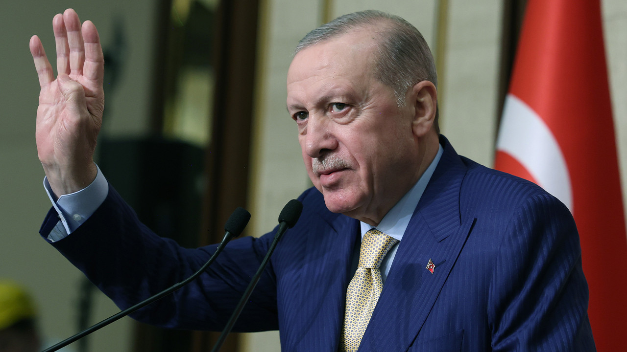 Cumhurbaşkanı Erdoğan'dan Galatasaray'a tebrik telefonu