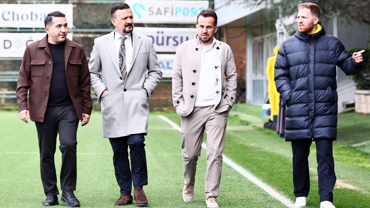 Fenerbahçe'de sil baştan süreci yine başlıyor! Torunoğulları 3 isim için Hollanda'da