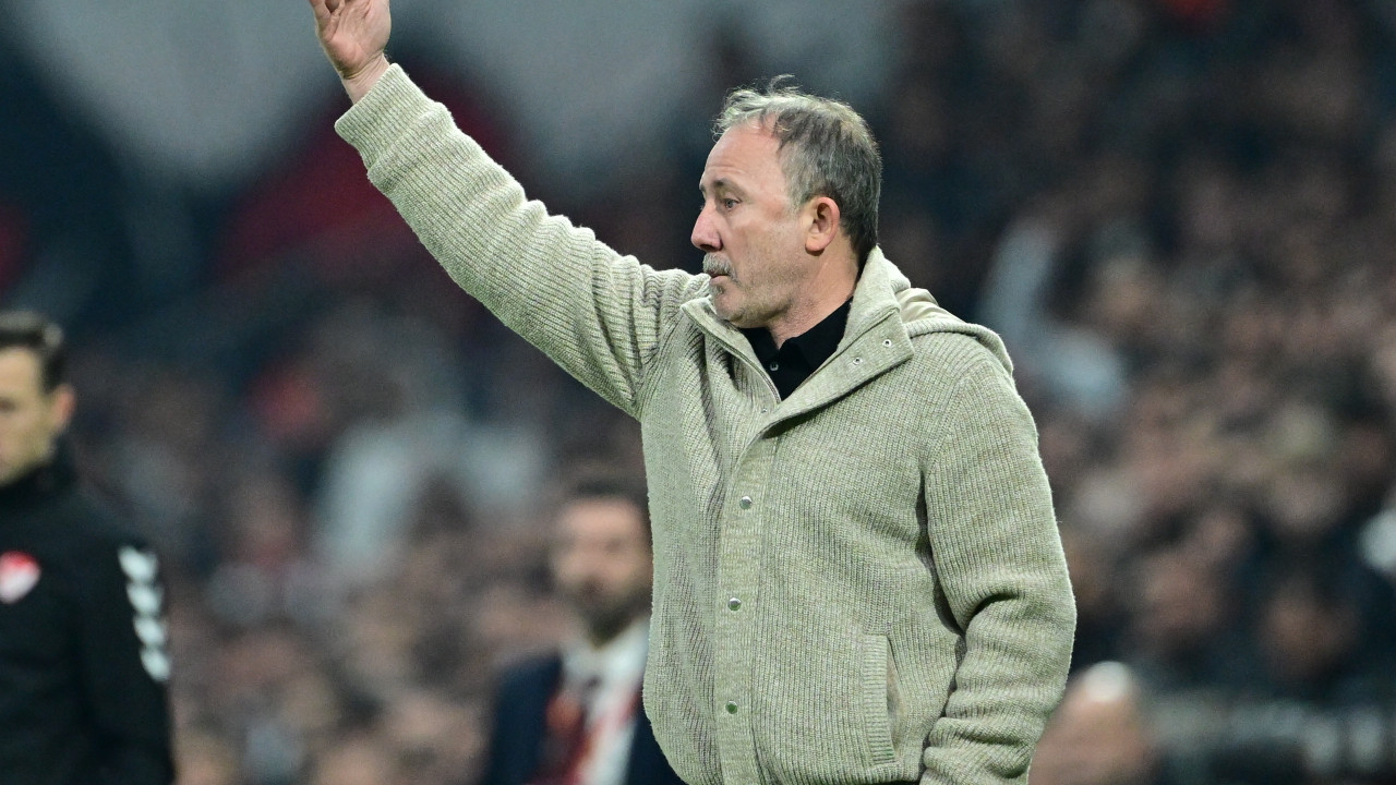 Sergen Yalçın Felix Uduokhai ve Tiago Djalo'yla yollarını ayırıp Benoit Badiashile'yi kadrosuna katacak