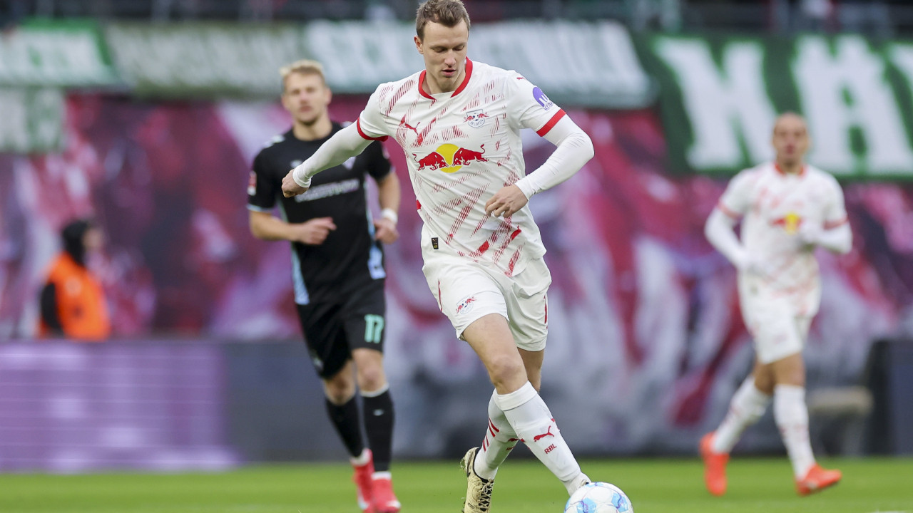 Agbadou'nun yanına kariyerinde bir kez bile kırmızı görmeyen Lukas Klostermann!