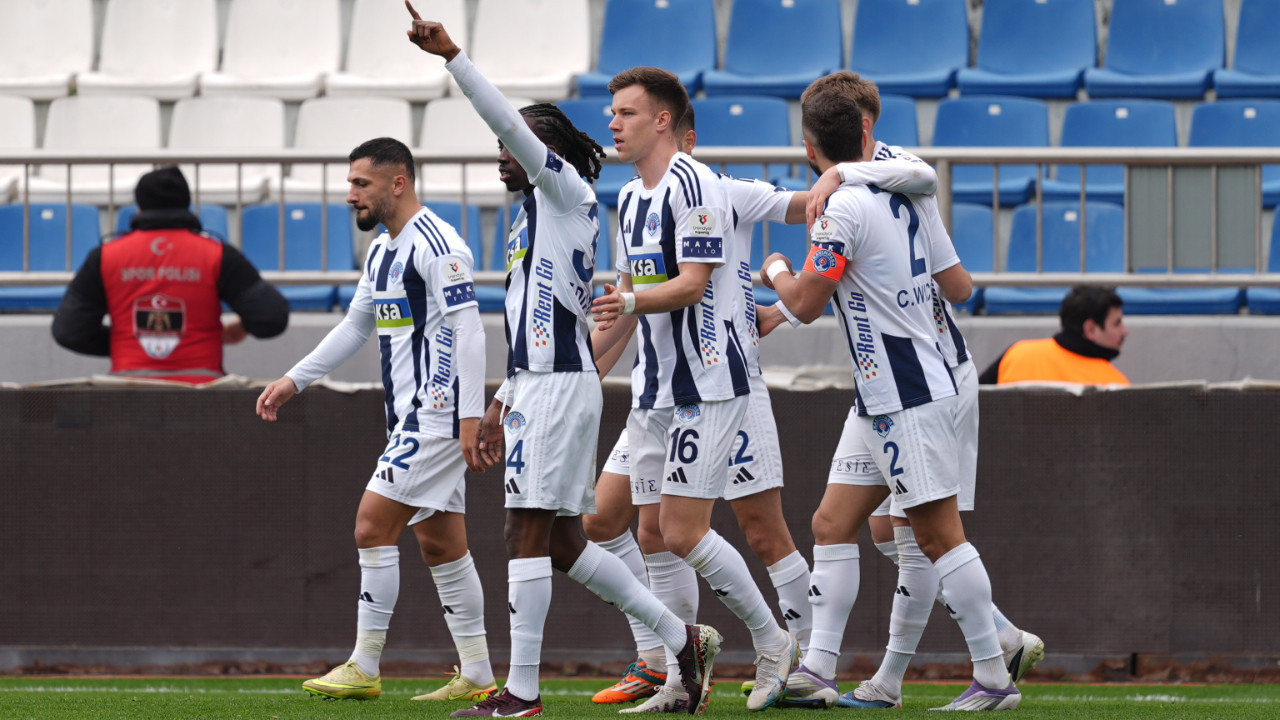 Kasımpaşa 6 puanlık maçta Kayserispor'u 2-0 yendi
