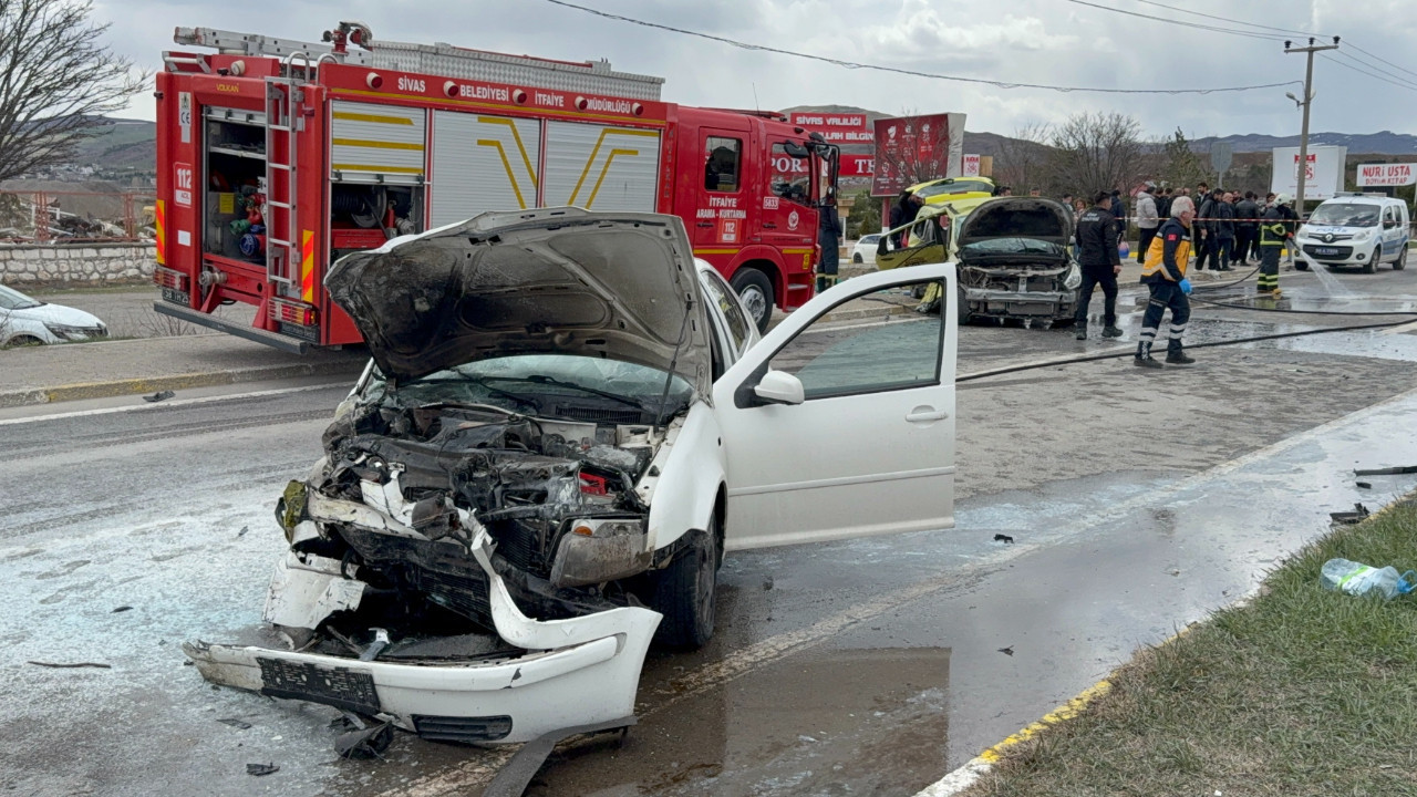 Sivasspor tesisleri önünde kaza! 6 yaralı