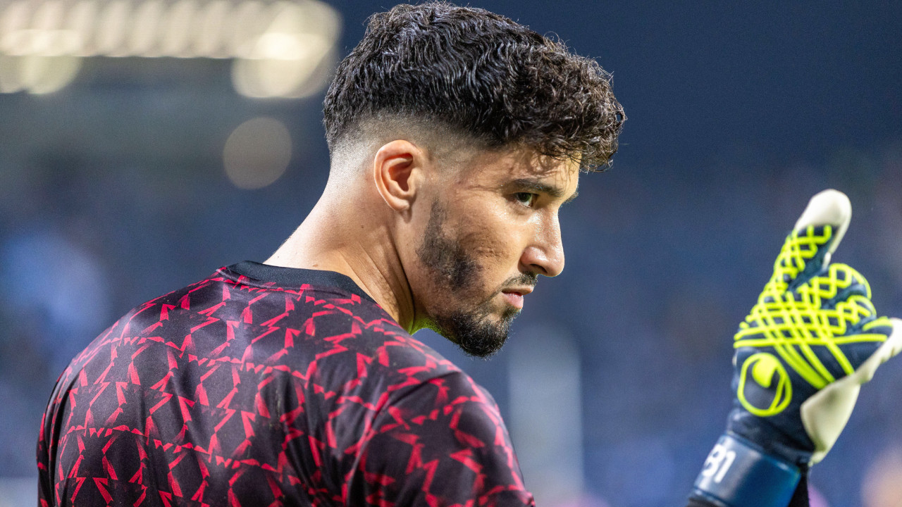 Mustafa Kaplan: Beşiktaş ve Fenerbahçe Altay Bayındır'ı istiyor