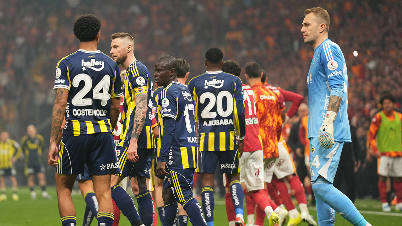 Spor yazarları Fenerbahçe'nin Galatasaray mağlubiyetini yorumladı! "Bu saatten sonra dikiş tutmaz"