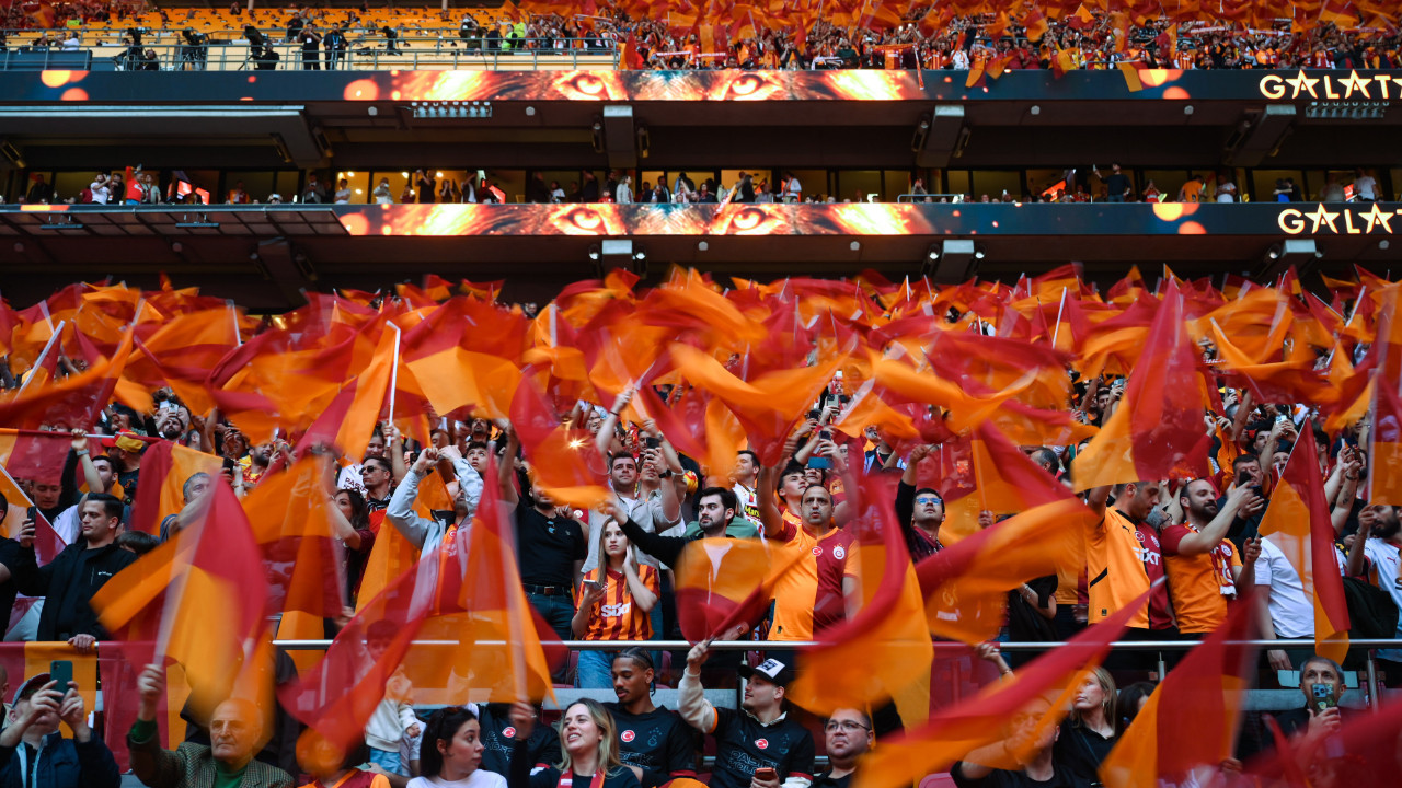26. şampiyonluk, kutlamalar, gösteriler ve şov... Galatasaray taraftarları Antalyaspor maçını bekliyor