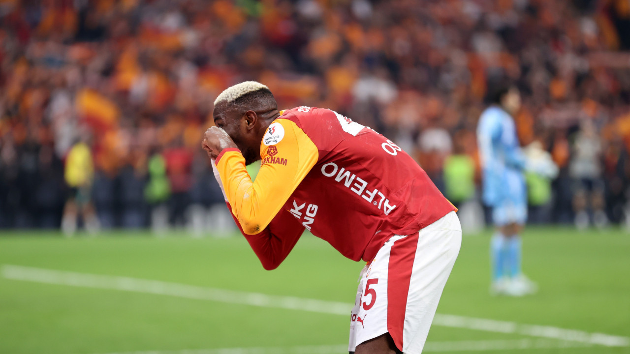 PSG Victor Osimhen için Galatasaray'ın kapısını çaldı ama...