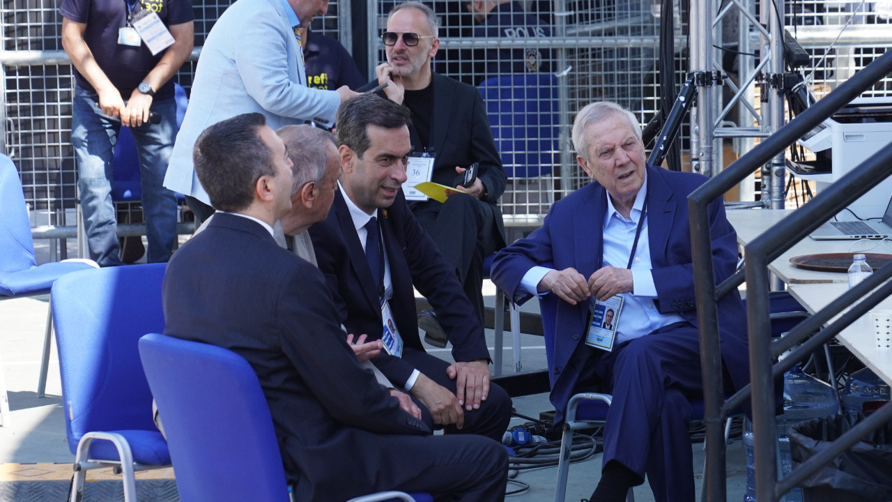 Aziz Yıldırım; Nene, Kerem Aktürkoğlu, Musaba, Oğuz Aydın, İ