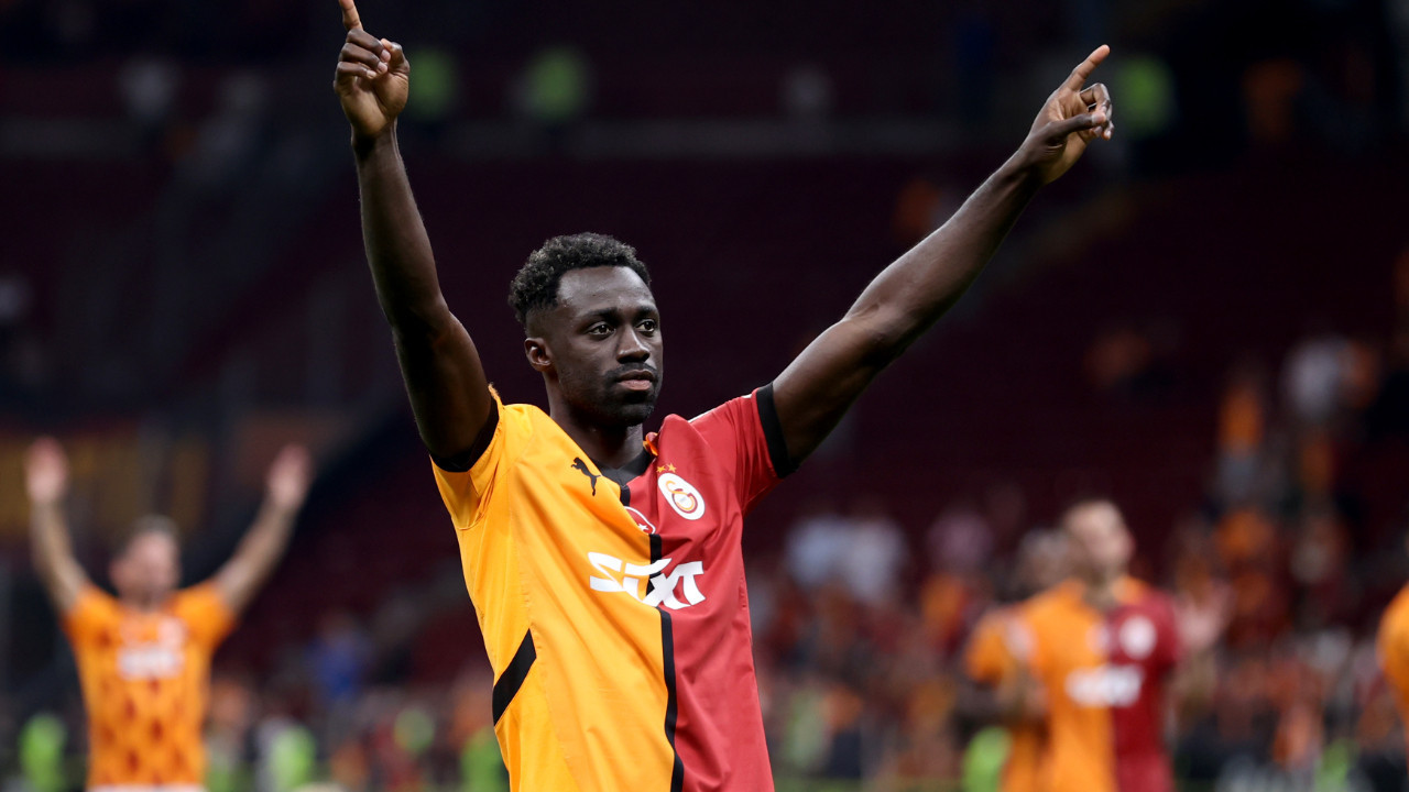 Davinson Sanchez Galatasaray'da kaldı