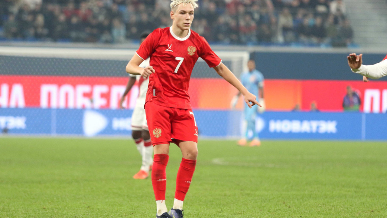 Galatasaray'ın yeni 10 numarası Aleksey Batrakov oldu