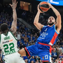 Anadolu Efes seriyi uzattı