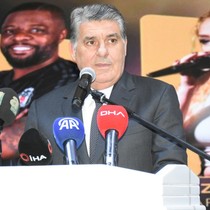 Serdal Adalı Malatya'da down sendromlu ve yetim çocuklara yardım gecesine katıldı