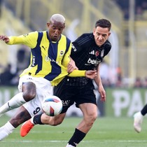 Fenerbahçe-Beşiktaş maçını izleyen taraftarlar kavga etti! 3 kişi gözaltına alındı