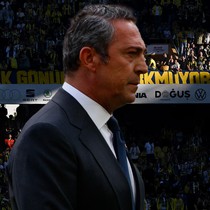 Kadıköy'de Ali Koç'a istifa tepkisi! Aziz Yıldırım tezahüratları