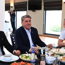 Prim miktarı derbiden sonra! Serdal Adalı yemekte açıkladı