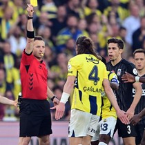 Mourinho'nun penaltı beklediği pozisyon... Trio ekibi, dev derbinin hakem kararlarını yorumladı