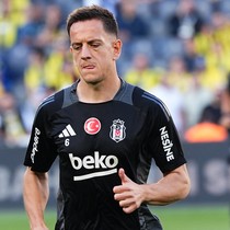 Amir Hadžiahmetović komple futbolcusunu seçti!