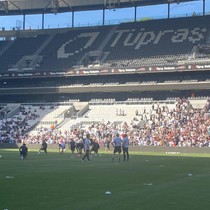 Beşiktaşlı oyunculara tribünden destek!