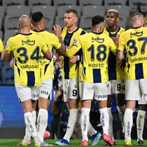Fenerbahçe, zirve yarışına tutundu