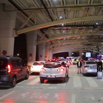 Gençlerbirliği taraftarı Süper Lig'e çıkan takımını havaalanında karşıladı