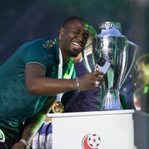 Süper Lig'e yükselen Kocaelispor, şampiyonluk kupasını aldı