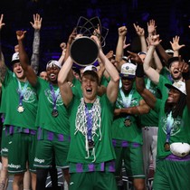 Galatasaray'ı yenen Unicaja Malaga, kupasını aldı