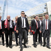 Gençlerbirliği Kulübü Başkanı Osman Sungur, 19 Mayıs'ın yerine yapılan stadı inceledi